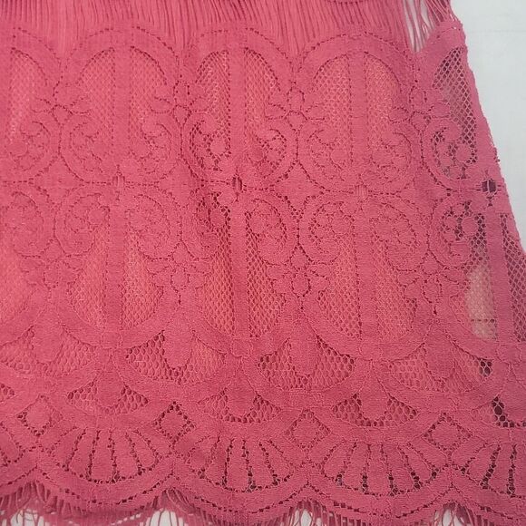 WOMENS Ivory Love Lace Cold Shoulder Size Large 3/4 Sleeve Color Holly Berry - Picture 2 of 9